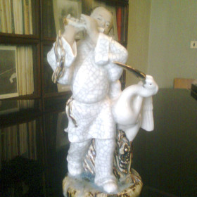 Скульптура декоративная «Флейтист и журавль»